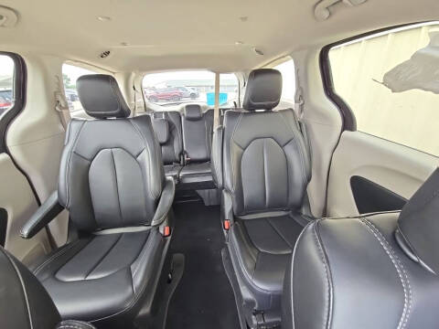 2024 Chrysler Pacifica Plug-In Hybrid Select
