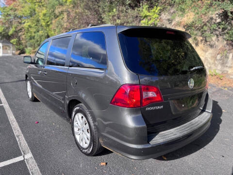 2012 Volkswagen Routan SE