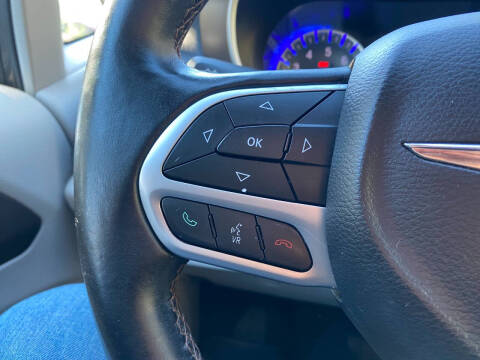 2017 Chrysler Pacifica Touring-L