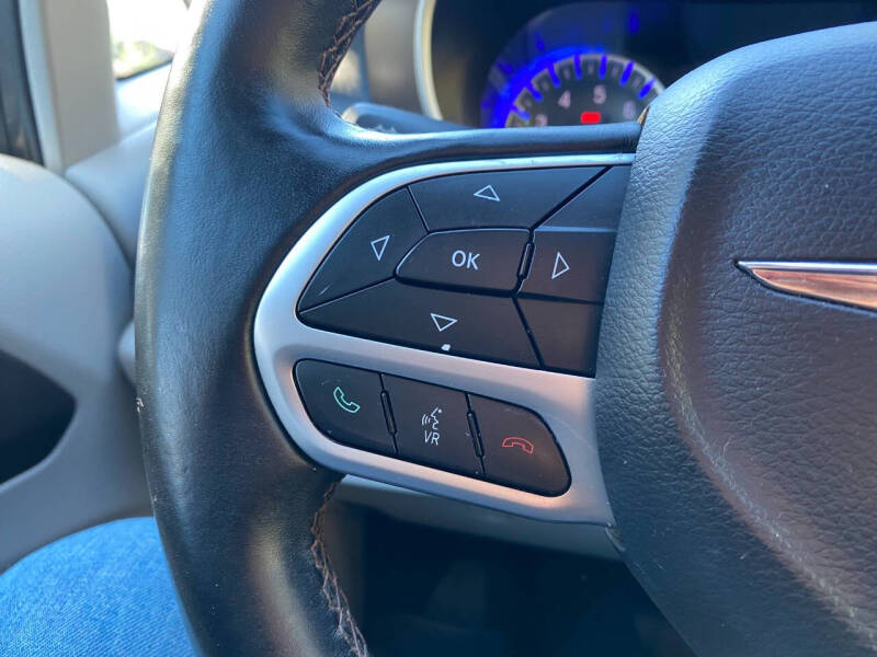 2017 Chrysler Pacifica Touring-L