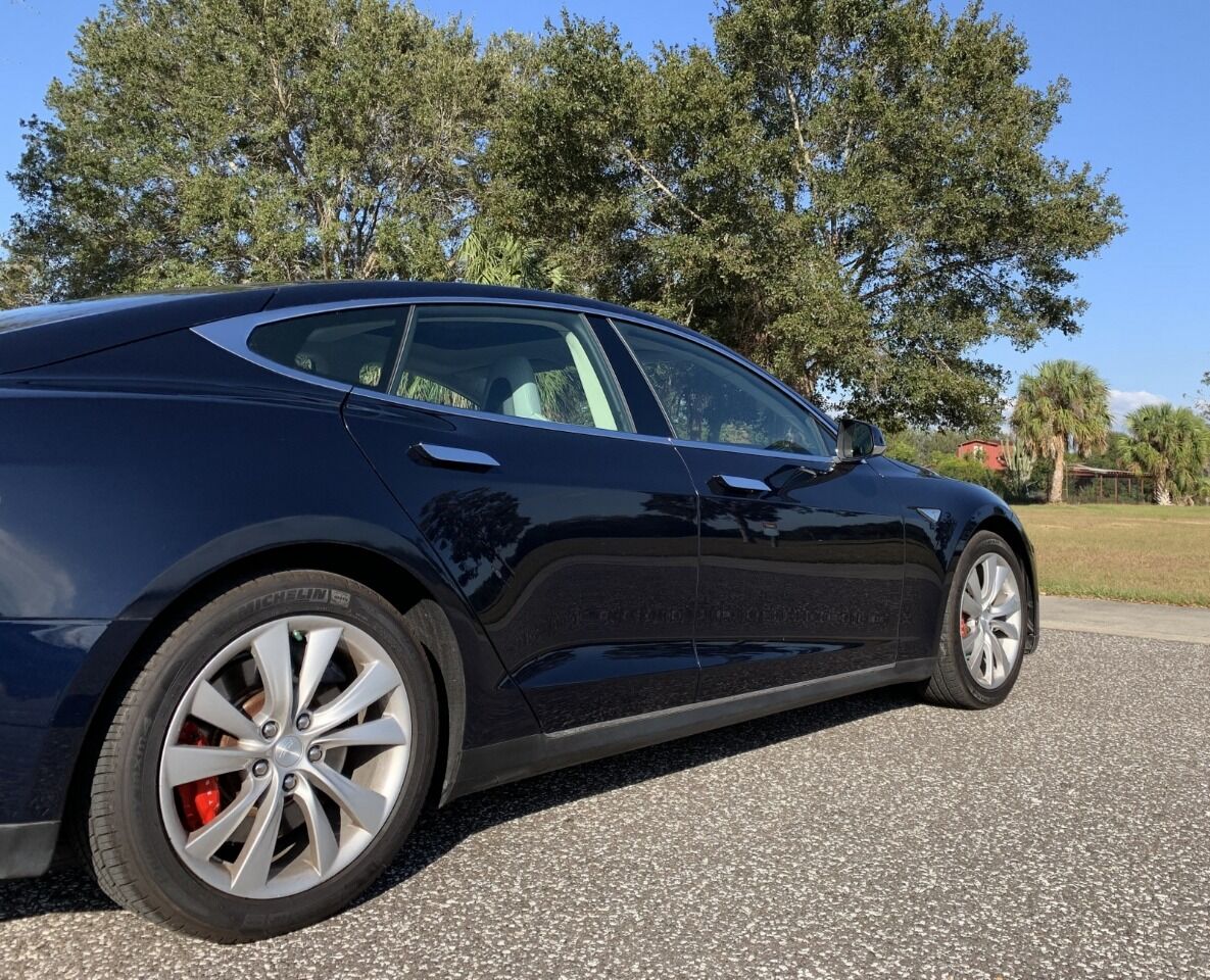 2014 Tesla Model S 28