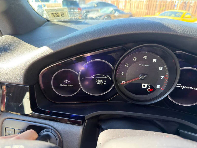 2022 Porsche Cayenne Platinum Edition