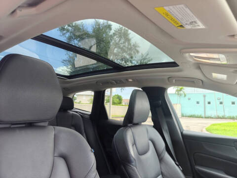 2022 Volvo XC60 B5 Momentum