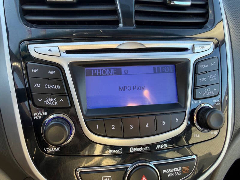 2013 Hyundai Accent SE