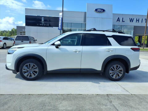 2023 Nissan Pathfinder SV