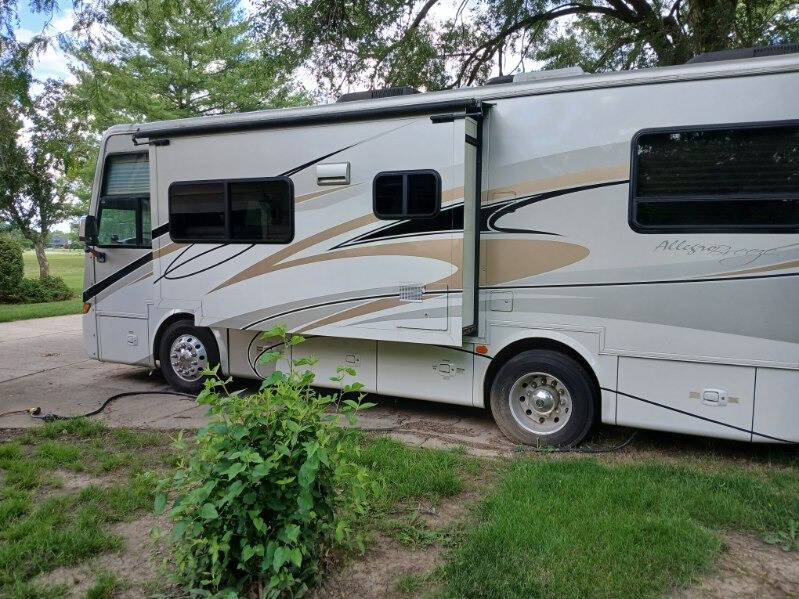 2011 Tiffin Allegro Breeze 28BR
