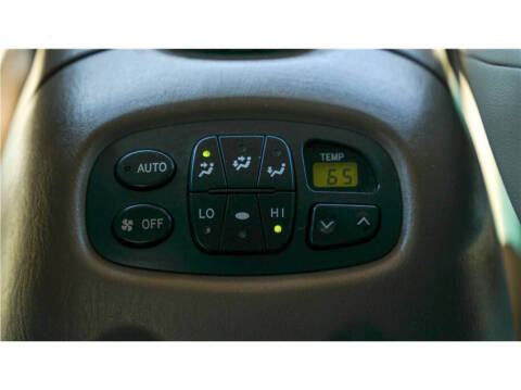 2004 Toyota Sequoia SR5