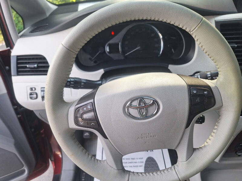 2013 Toyota Sienna XLE 8-Passenger