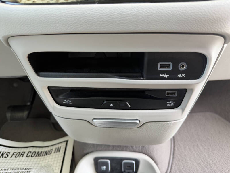 2017 Chrysler Pacifica Touring-L Plus