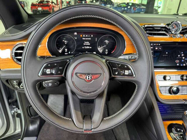 2023 Bentley Bentayga EWB V8