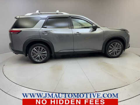 2022 Nissan Pathfinder SL