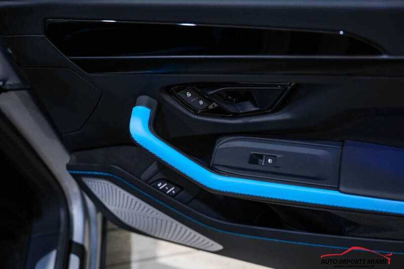2025 Lamborghini Urus SE