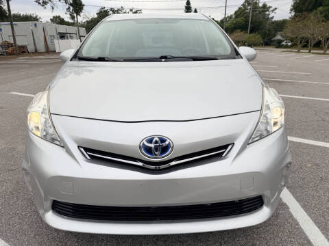 2014 Toyota Prius v Five