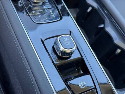 2025 Volvo XC90 B6 Core Bright Theme