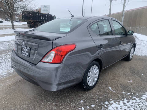 2019 Nissan Versa S Plus