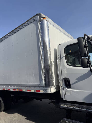 2018 Freightliner M2 106