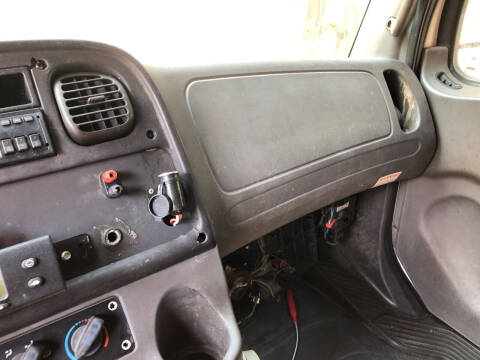 2005 Freightliner M2 106