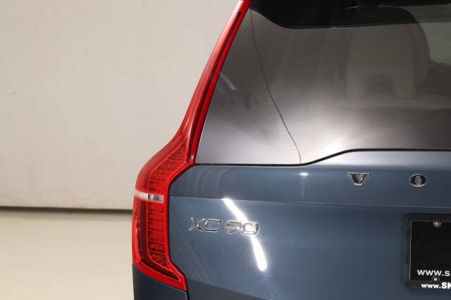 2022 Volvo XC90 T5 Momentum