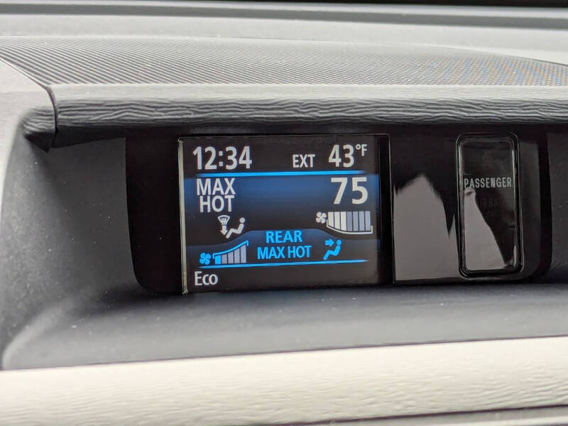 2014 Toyota Sienna XLE 7-Passenger Auto Access Seat