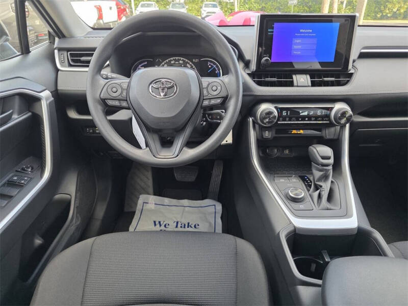 2025 Toyota RAV4 Hybrid LE