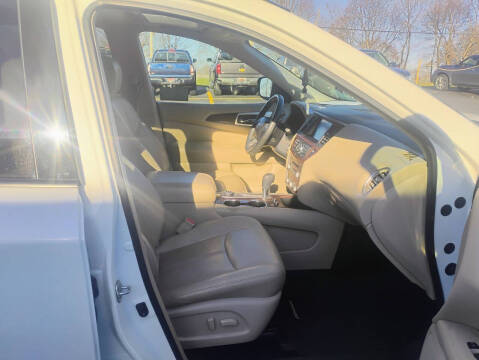 2017 Nissan Pathfinder Platinum