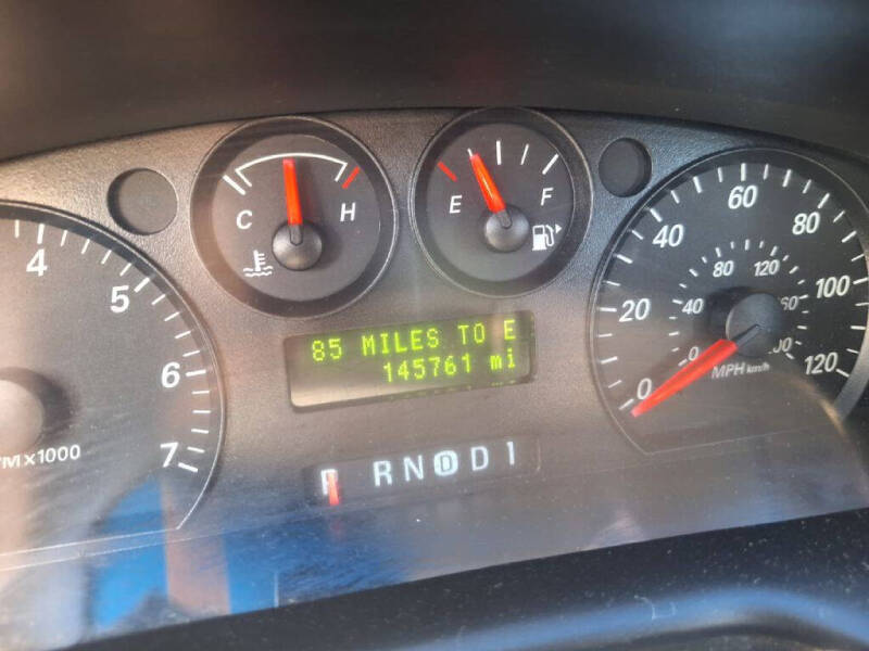 2005 Ford Taurus SE