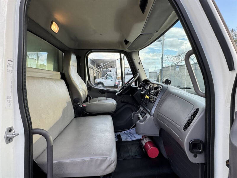 2016 Freightliner M2 106