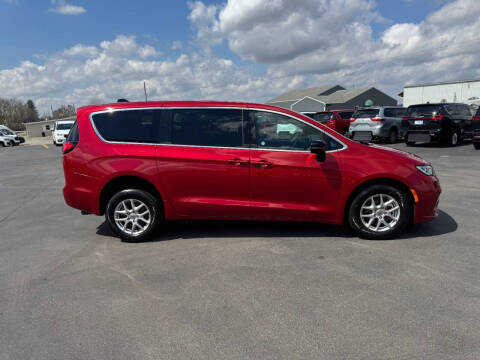 2025 Chrysler Pacifica Select