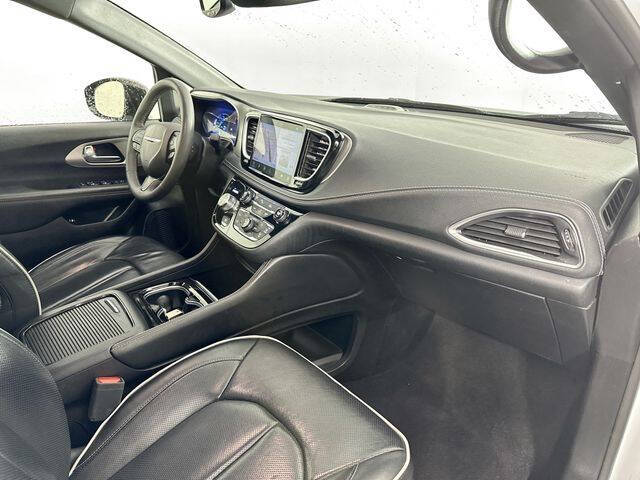 2024 Chrysler Pacifica Plug-In Hybrid Select