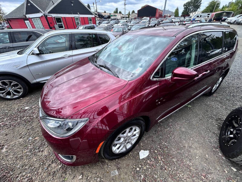 2020 Chrysler Pacifica Touring L