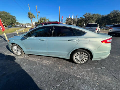 2013 Ford Fusion Hybrid for sale at BSS AUTO SALES INC in Eustis FL