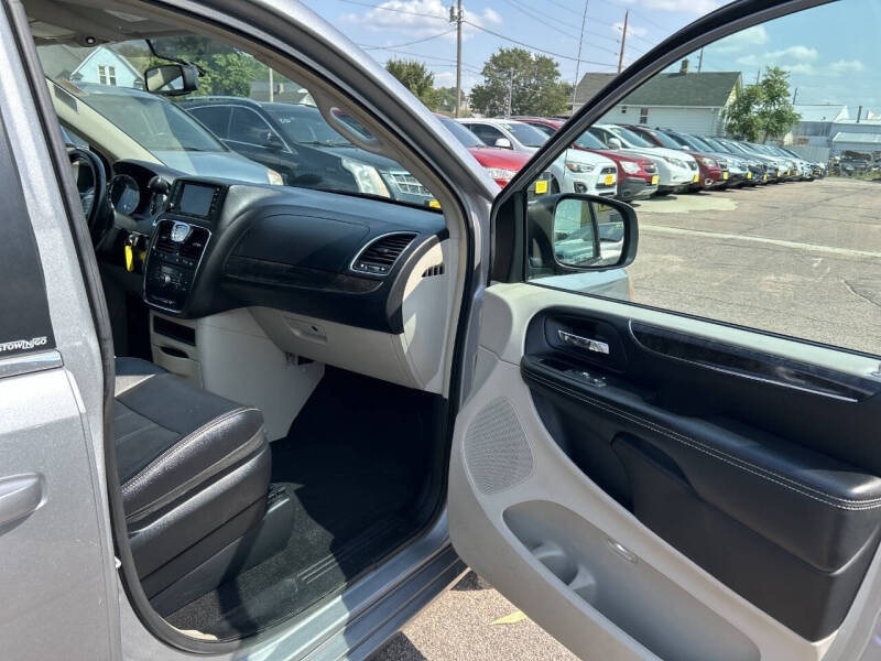 2014 Chrysler Town and Country Touring