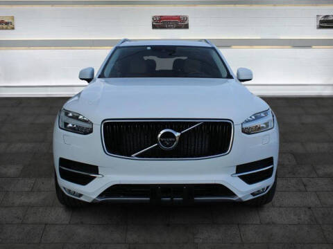 2016 Volvo XC90 T6 Momentum