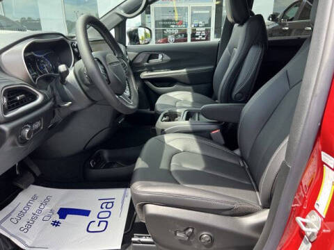 2027 Chrysler Pacifica Select