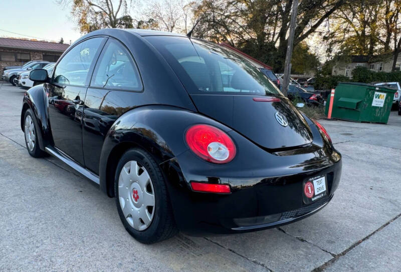 2010 Volkswagen New Beetle Base photo 9