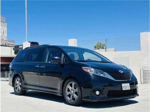 2016 Toyota Sienna SE Premium 8-Passenger