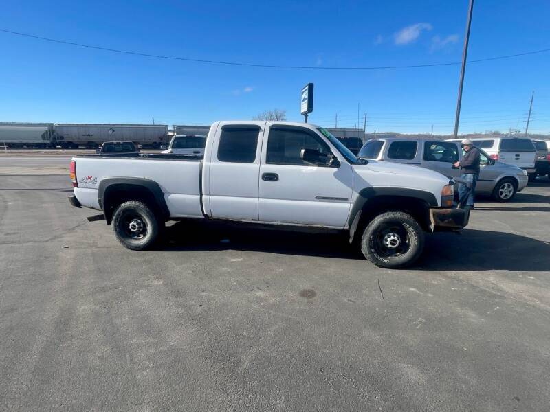 2004 GMC Sierra 2500HD for sale at Iowa Auto Sales, Inc in Sioux City IA