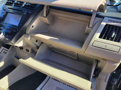 2013 Toyota Prius v Two