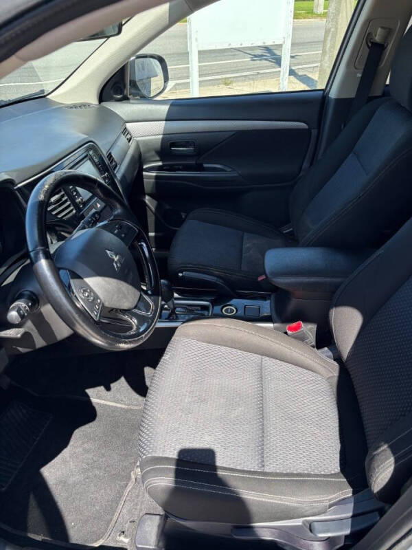 2017 Mitsubishi Outlander ES