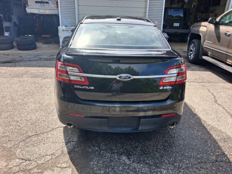 2015 Ford Taurus SEL