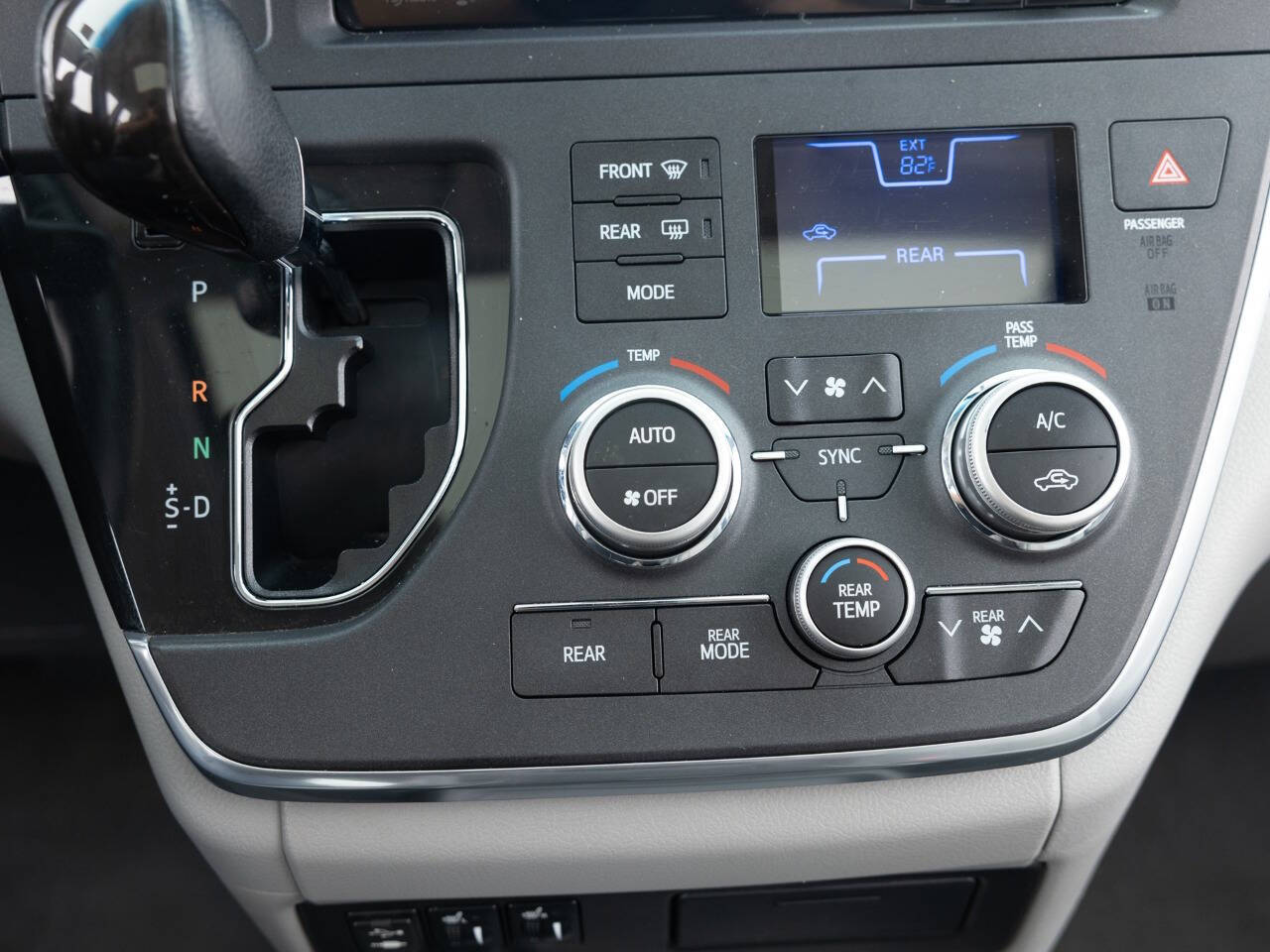 Used Car 2017 Toyota Sienna  Xle Premium 8 Passenger 4dr Mini Van For Sale Under $20,000 In Coal City, Illinois