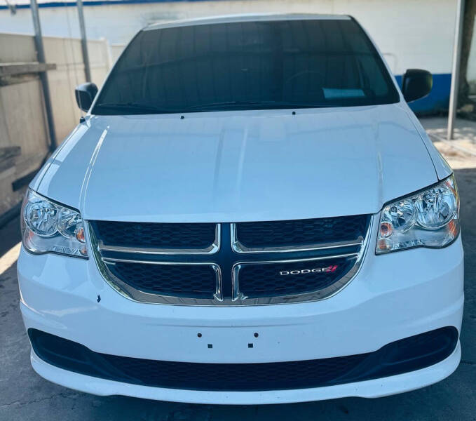 2017 Dodge Grand Caravan SE photo 2