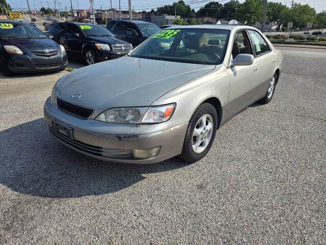 1997 Lexus ES 300 for sale at QUEENSGATE AUTO SALES in York, PA