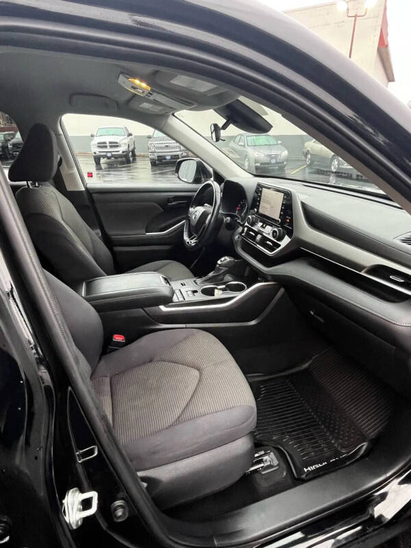 2020 Toyota Highlander LE