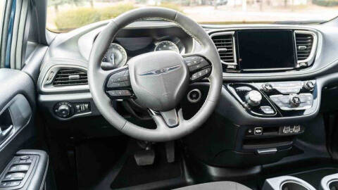 2024 Chrysler Pacifica Touring