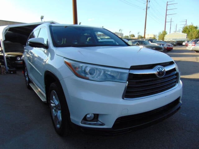 2016 Toyota Highlander for sale at Avalanche Auto Sales in Denver, CO