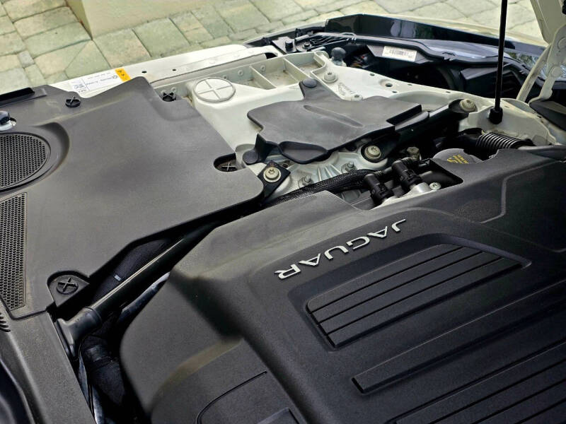 2016 Jaguar F-TYPE R