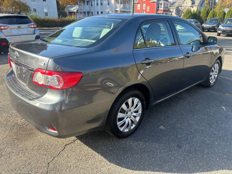 2013 Toyota Corolla LE photo 5