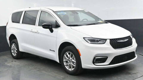 2024 Chrysler Pacifica Touring