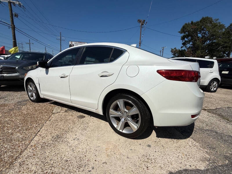 2013 Acura ILX 2.0L w/Tech